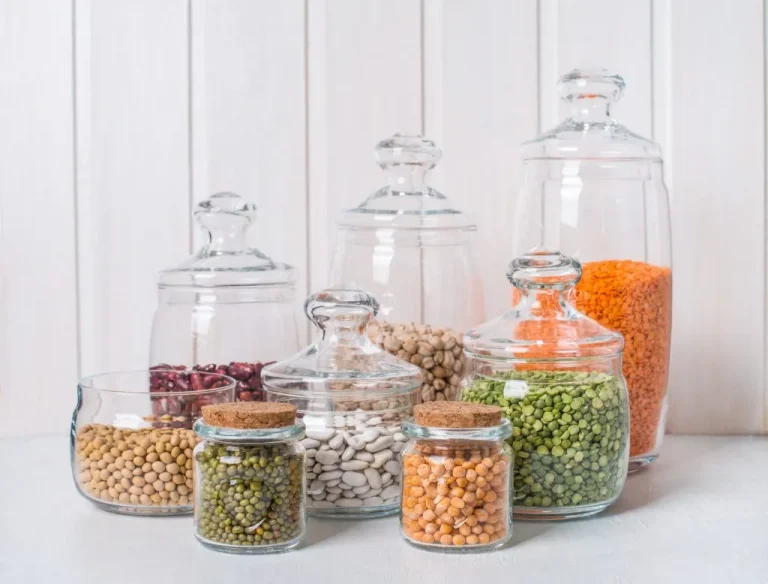 צנצנות עם אוכל בריא - מכניסים אוכל בריאות הביתה