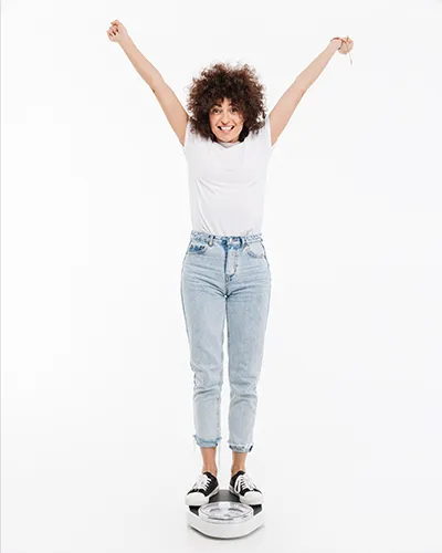 אשה רזה שמחה - הצליחה איך לרדת במשקל